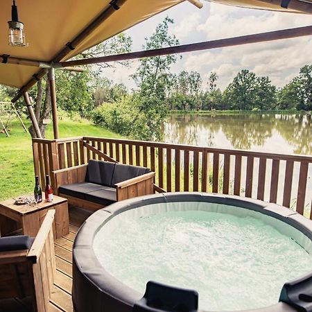 Tente Lodge Jacuzzi Privatif En Pleine Nature Thiel-sur-Acolin Εξωτερικό φωτογραφία