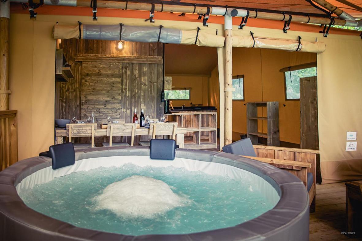 Tente Lodge Jacuzzi Privatif En Pleine Nature Thiel-sur-Acolin Εξωτερικό φωτογραφία