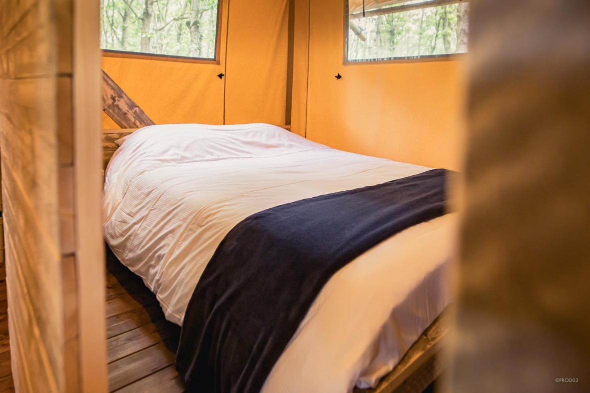 Tente Lodge Jacuzzi Privatif En Pleine Nature Thiel-sur-Acolin Εξωτερικό φωτογραφία