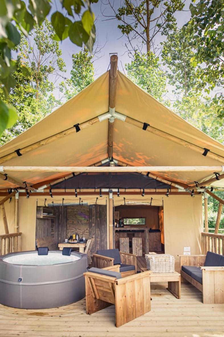 Tente Lodge Jacuzzi Privatif En Pleine Nature Thiel-sur-Acolin Εξωτερικό φωτογραφία