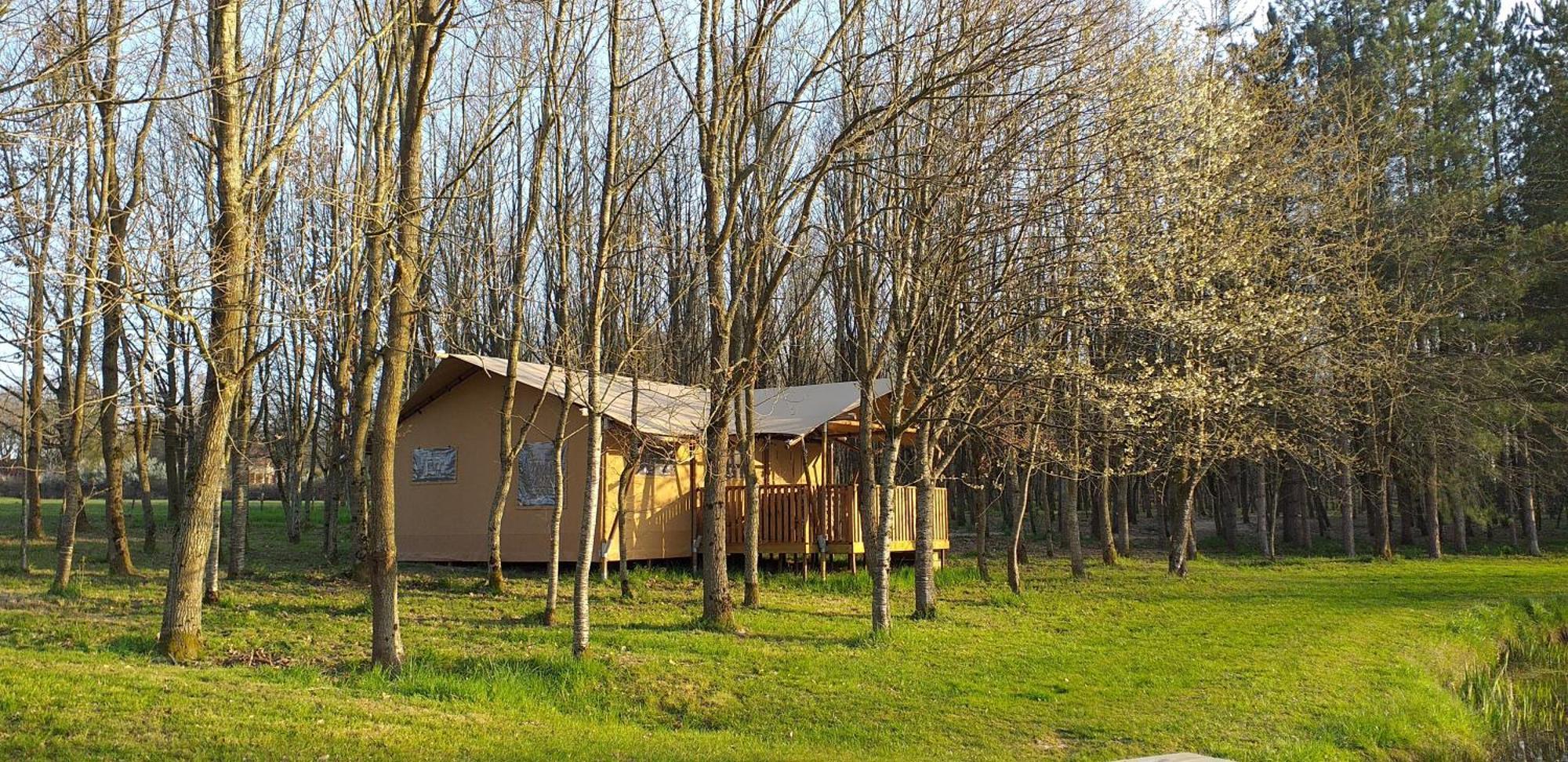 Tente Lodge Jacuzzi Privatif En Pleine Nature Thiel-sur-Acolin Εξωτερικό φωτογραφία