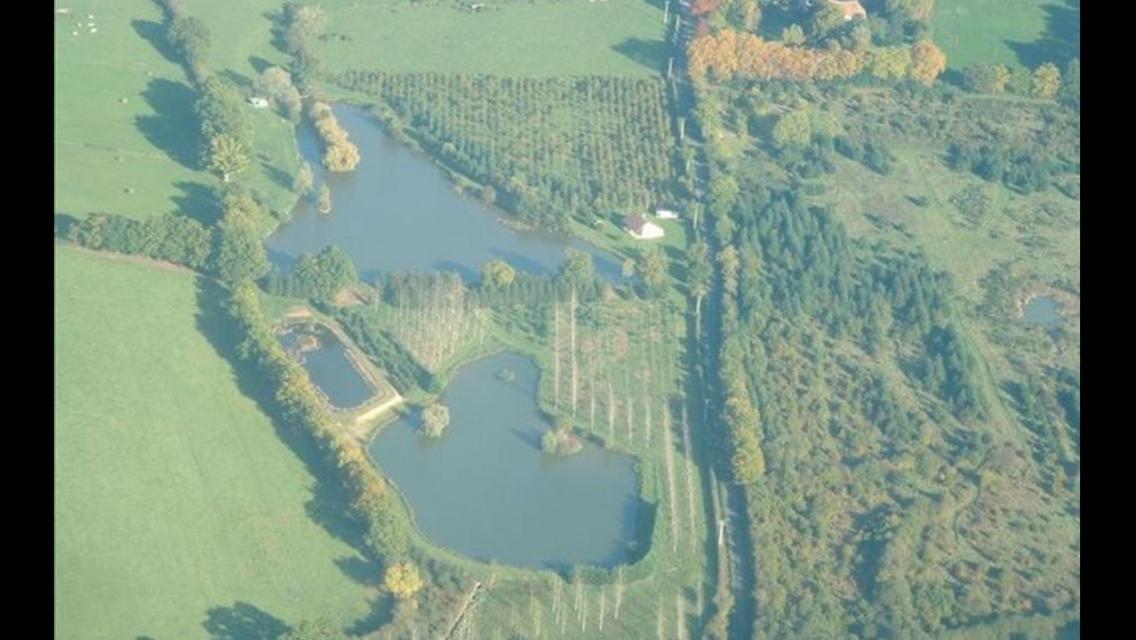 Tente Lodge Jacuzzi Privatif En Pleine Nature Thiel-sur-Acolin Εξωτερικό φωτογραφία