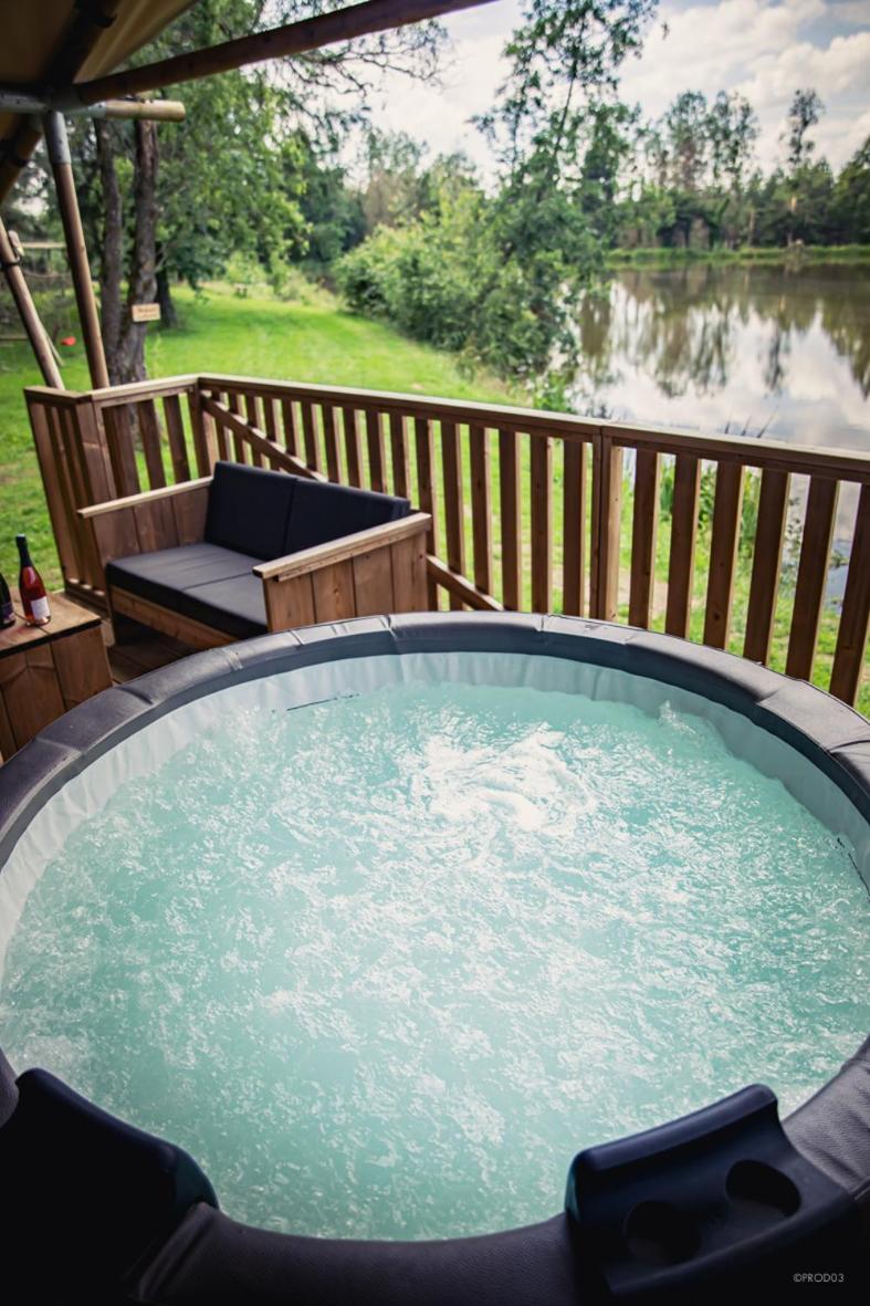 Tente Lodge Jacuzzi Privatif En Pleine Nature Thiel-sur-Acolin Εξωτερικό φωτογραφία